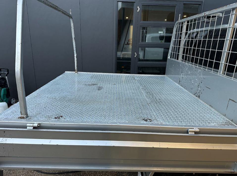 After — Diamond-plate work ute tray before and after a professional clean
